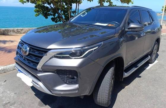 TOYOTA HILUX SW4 2.8 D-4D TURBO DIESEL SRX 7L 4X4 AUTOMÁTICO